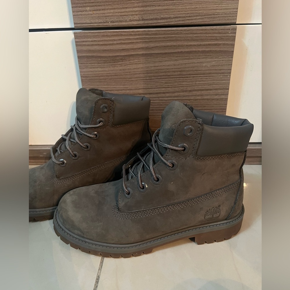 Grey Junior’s Timberlands size 4.5